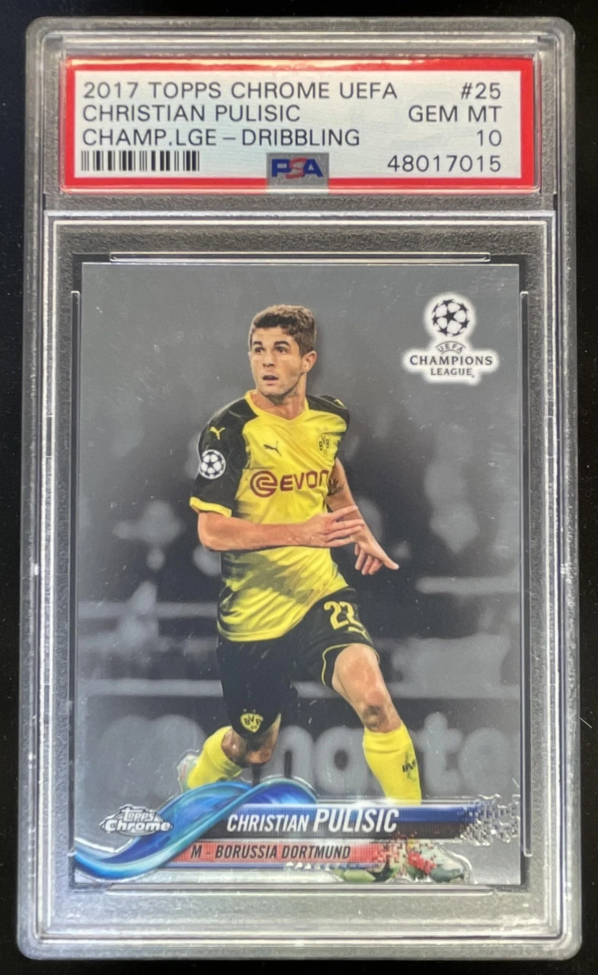 2017 Topps Chrome UEFA Champions League #25 Christian Pulisic PSA 10